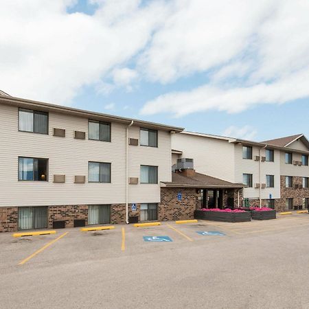 Serena Inn & Suites Of 拉皮德城 外观 照片