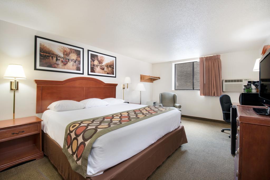 Serena Inn & Suites Of 拉皮德城 外观 照片