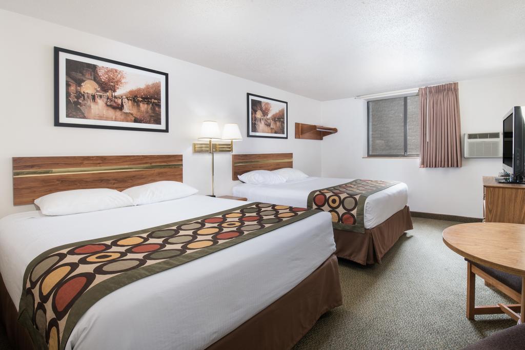 Serena Inn & Suites Of 拉皮德城 外观 照片